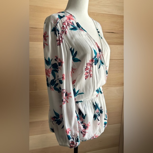 Lucky brand, Los Angeles Size L floral, 3/4 sleeve, one snap tie string at waist - Picture 3 of 11